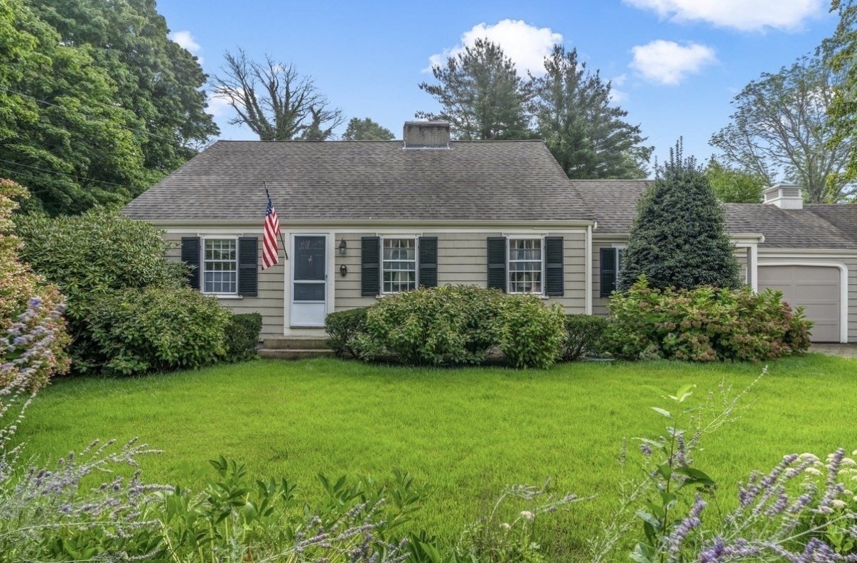 11 Cedar Lane — photo