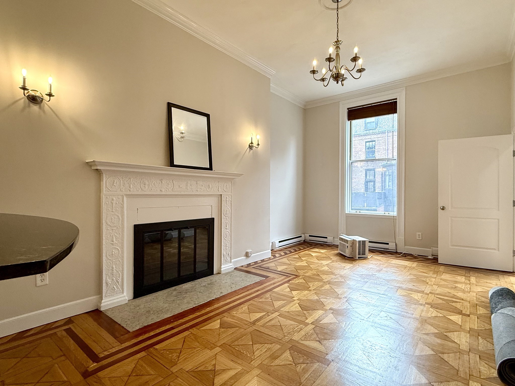 185 Beacon #2R — photo