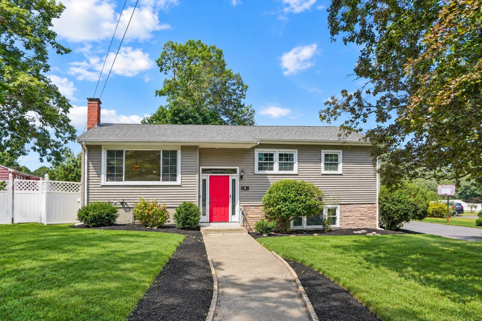 8 Niles Road — photo