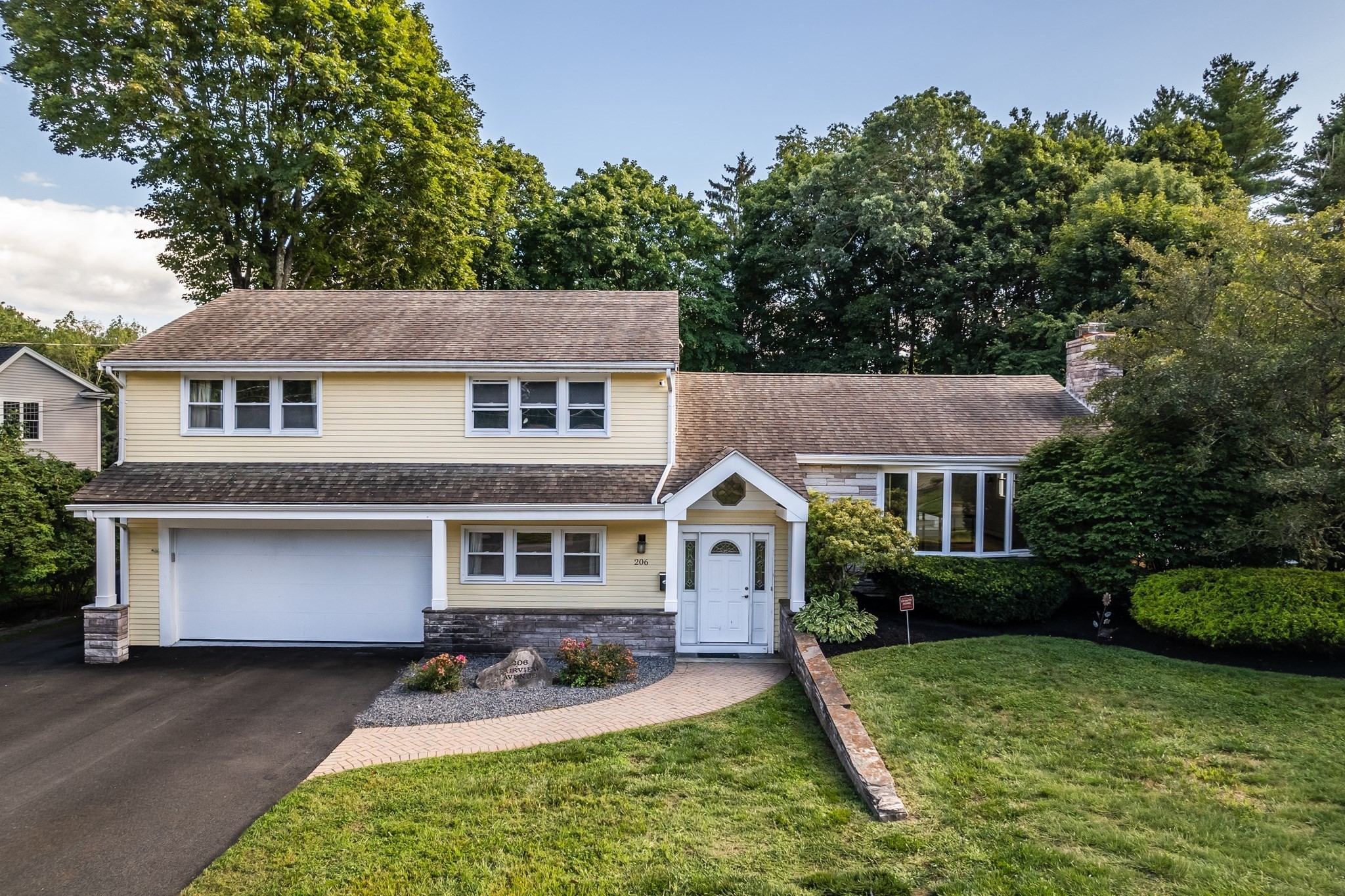 206 Fairview Ave — photo