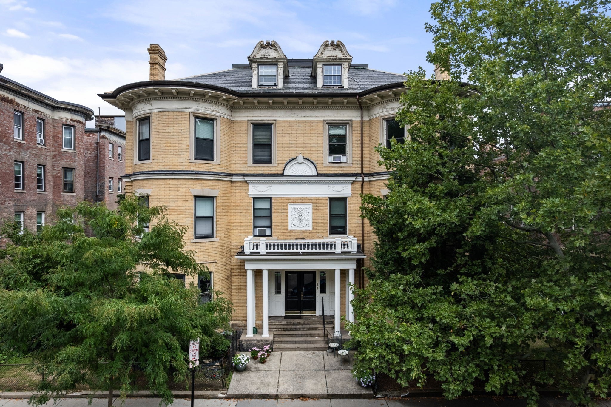 465 Washington St #1 — photo
