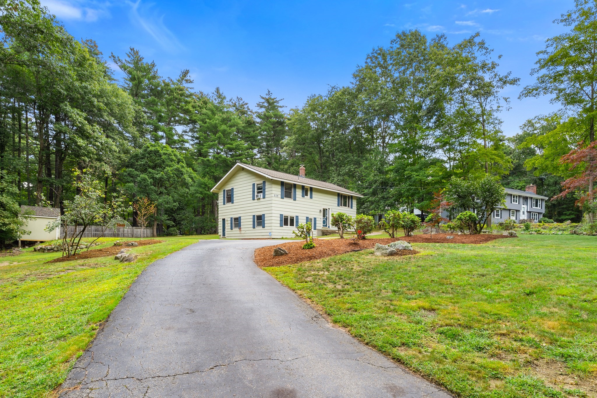 225 Taylor Rd — photo
