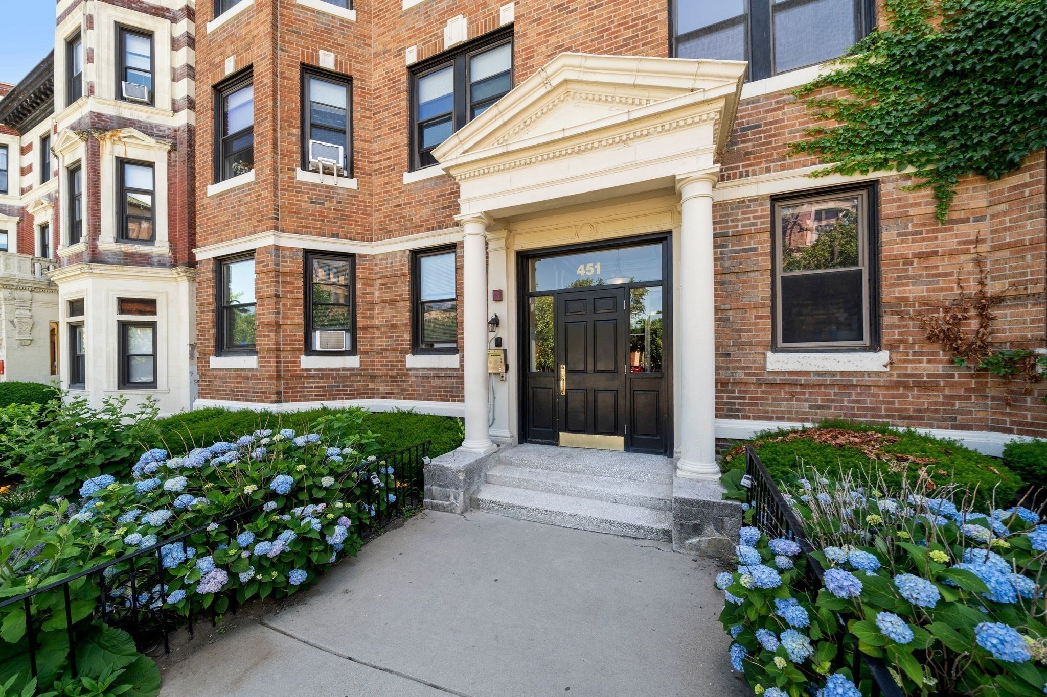 451 Park Dr #5C — photo