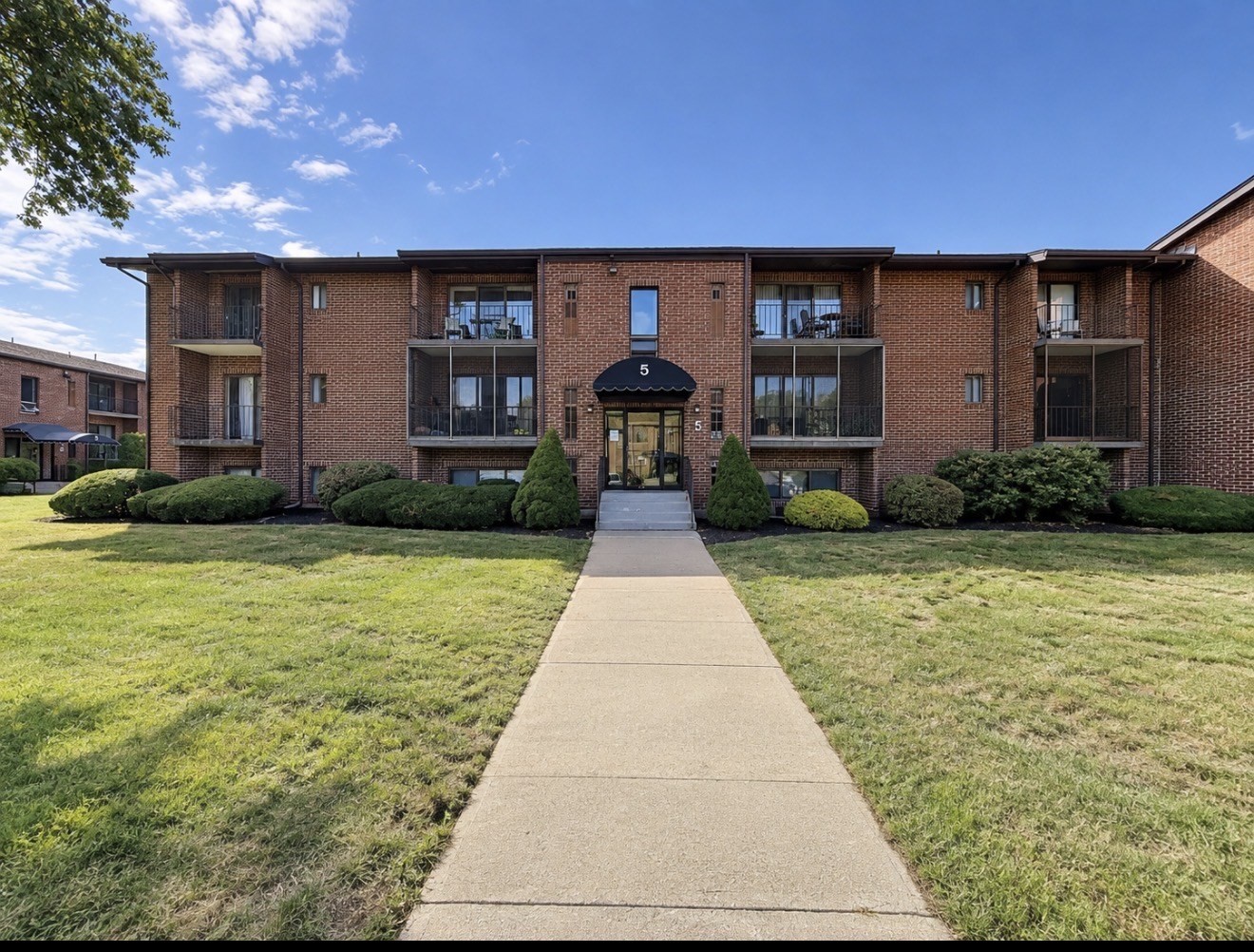 221 Oak Street #21 5-21 — photo