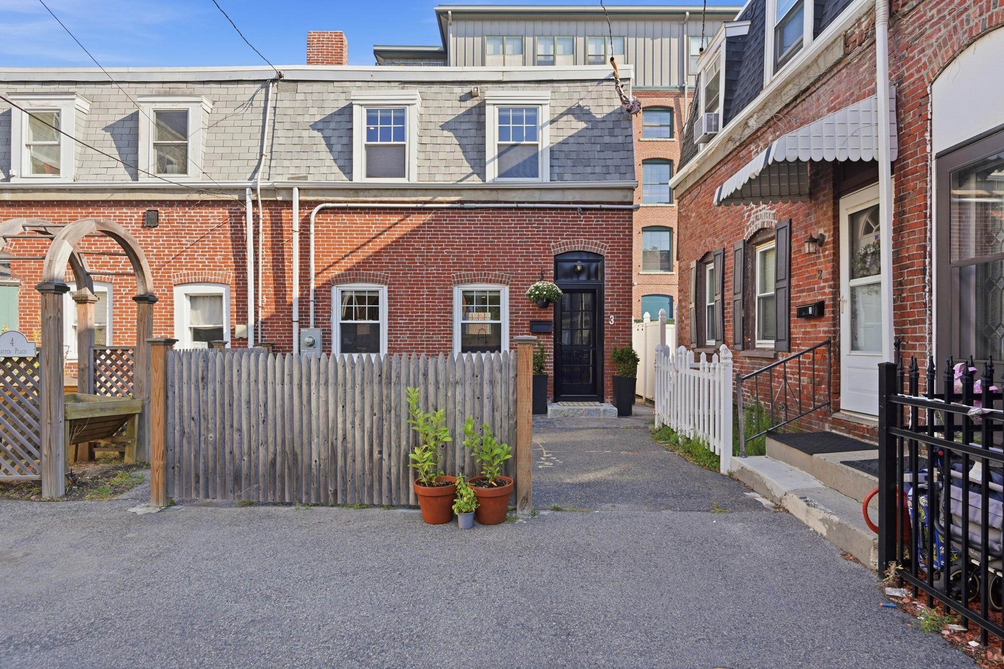 3 Lauten Place — photo