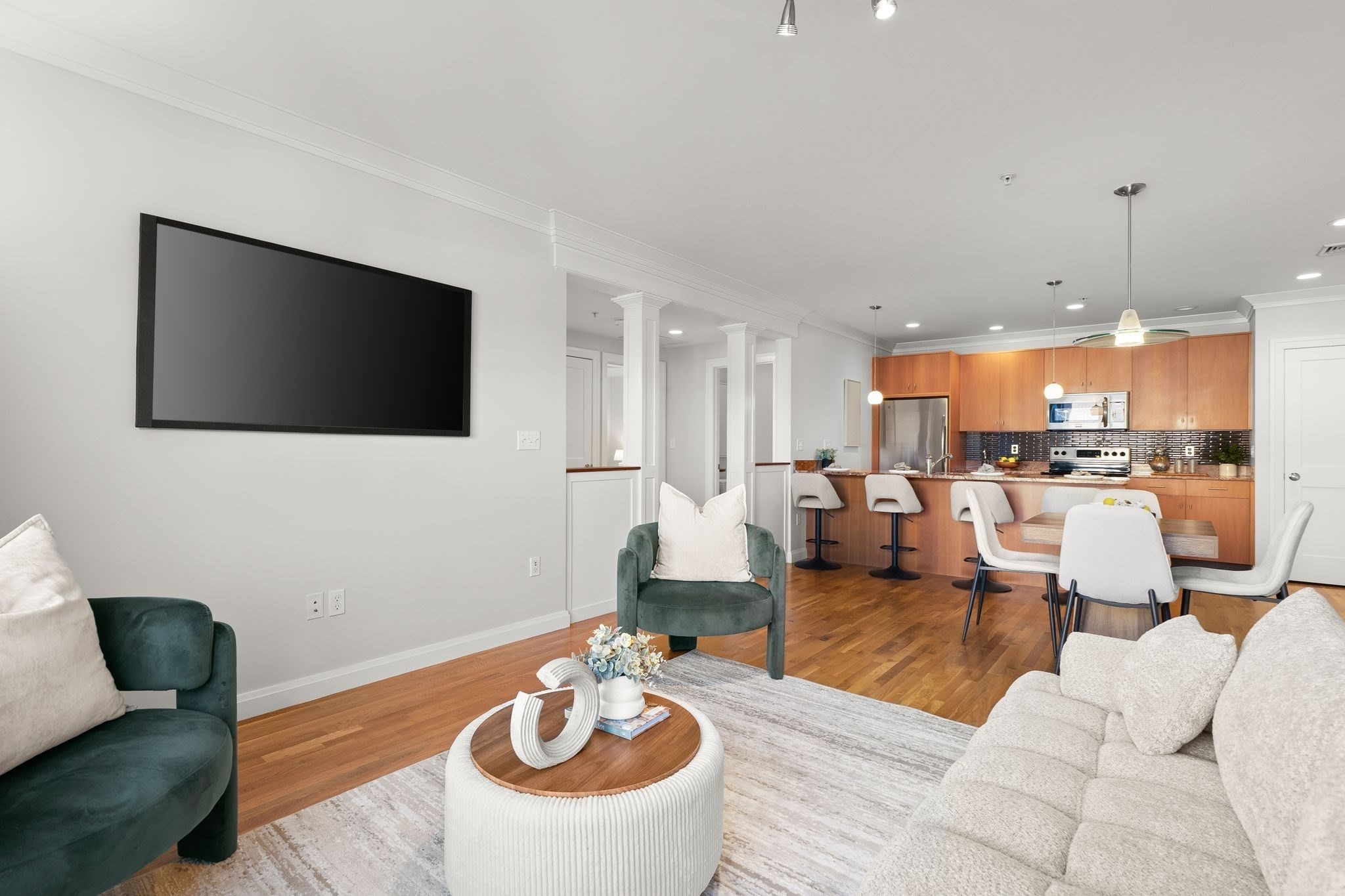 156 Green St #205 — photo