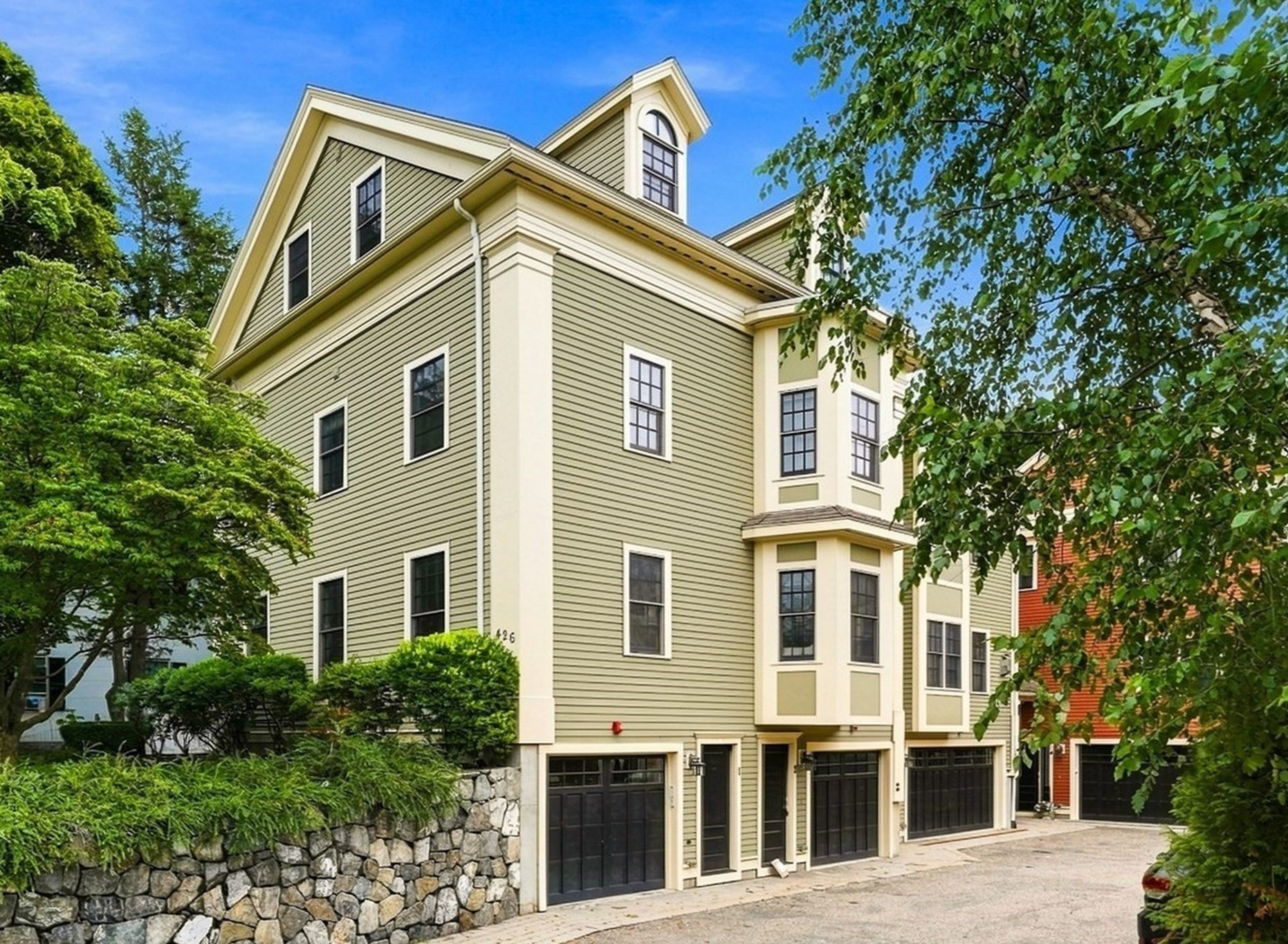 426 Main St #1 — photo