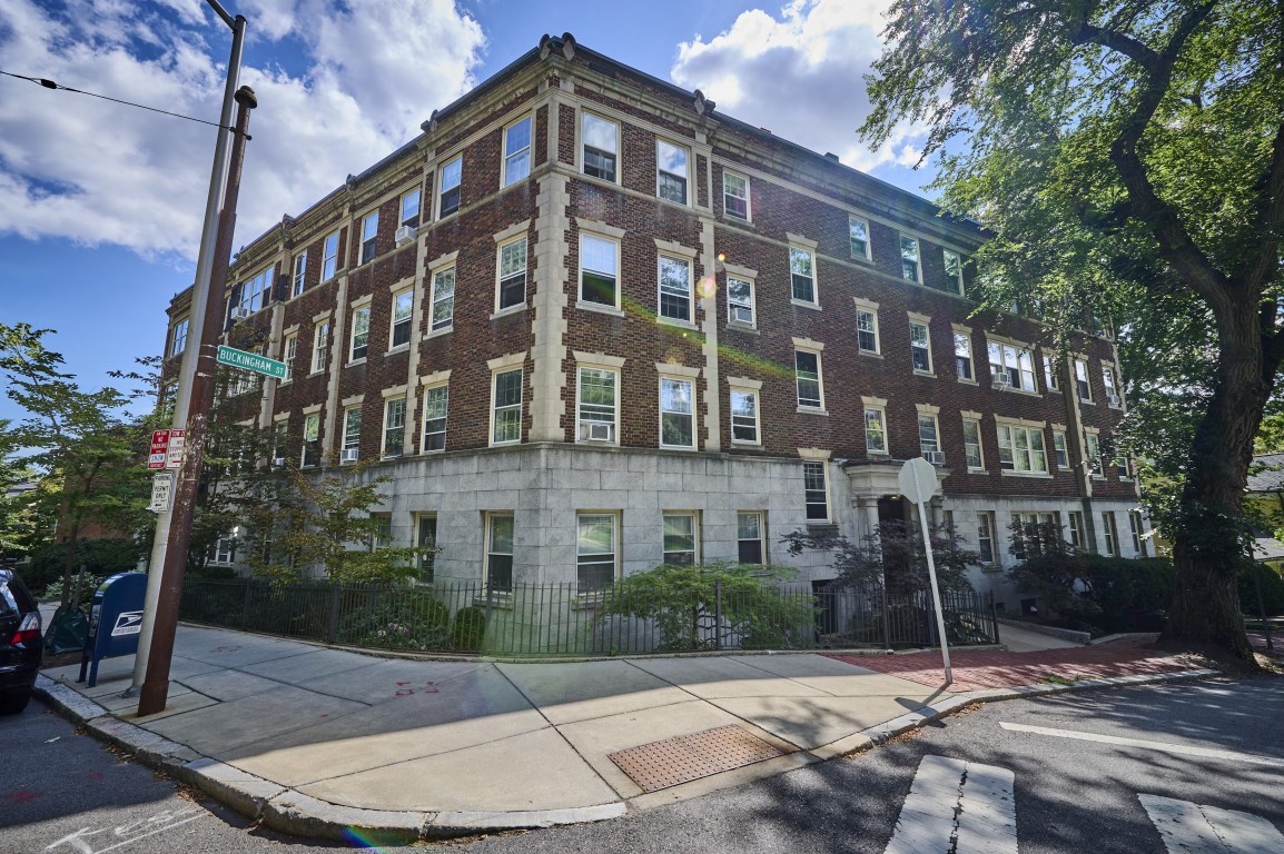 86 Buckingham St #32 — photo