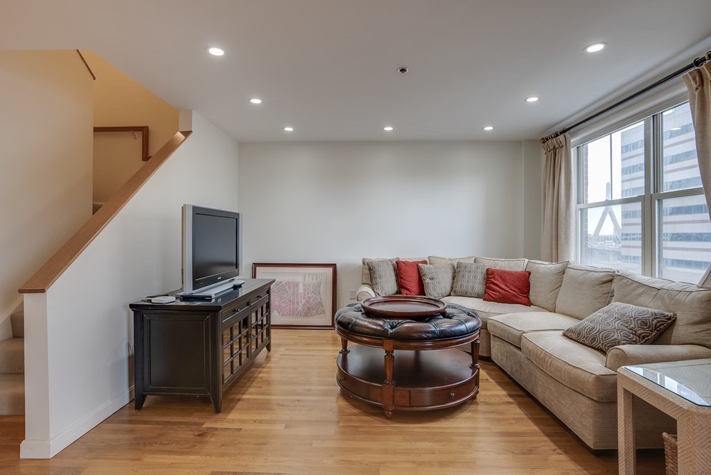 150 Staniford #910 — photo