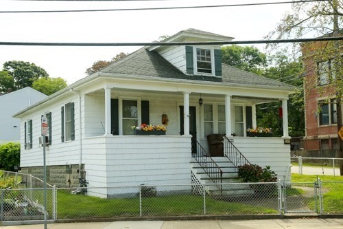 2641 N Main St — photo