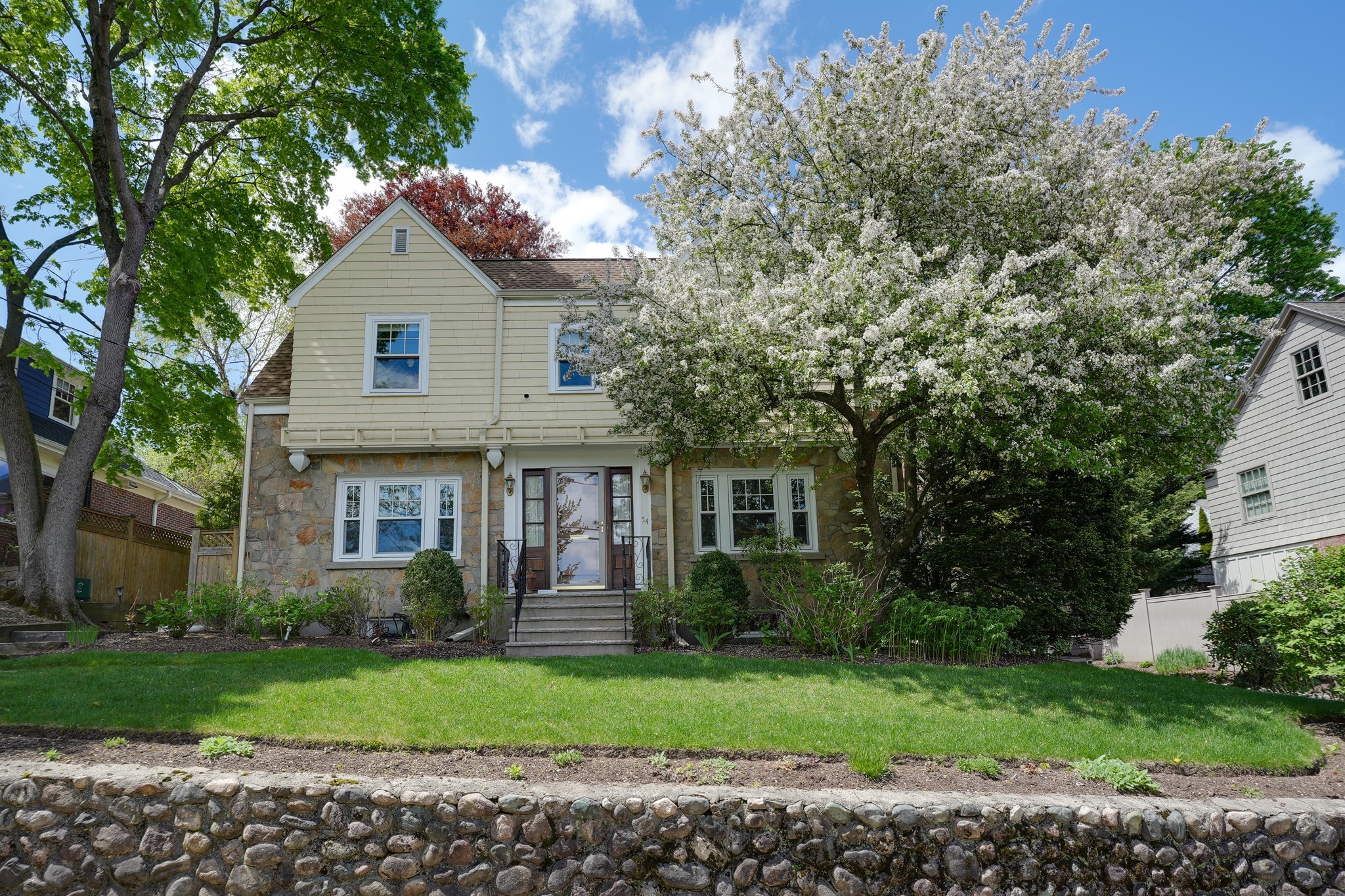 54 Elizabeth Rd — photo