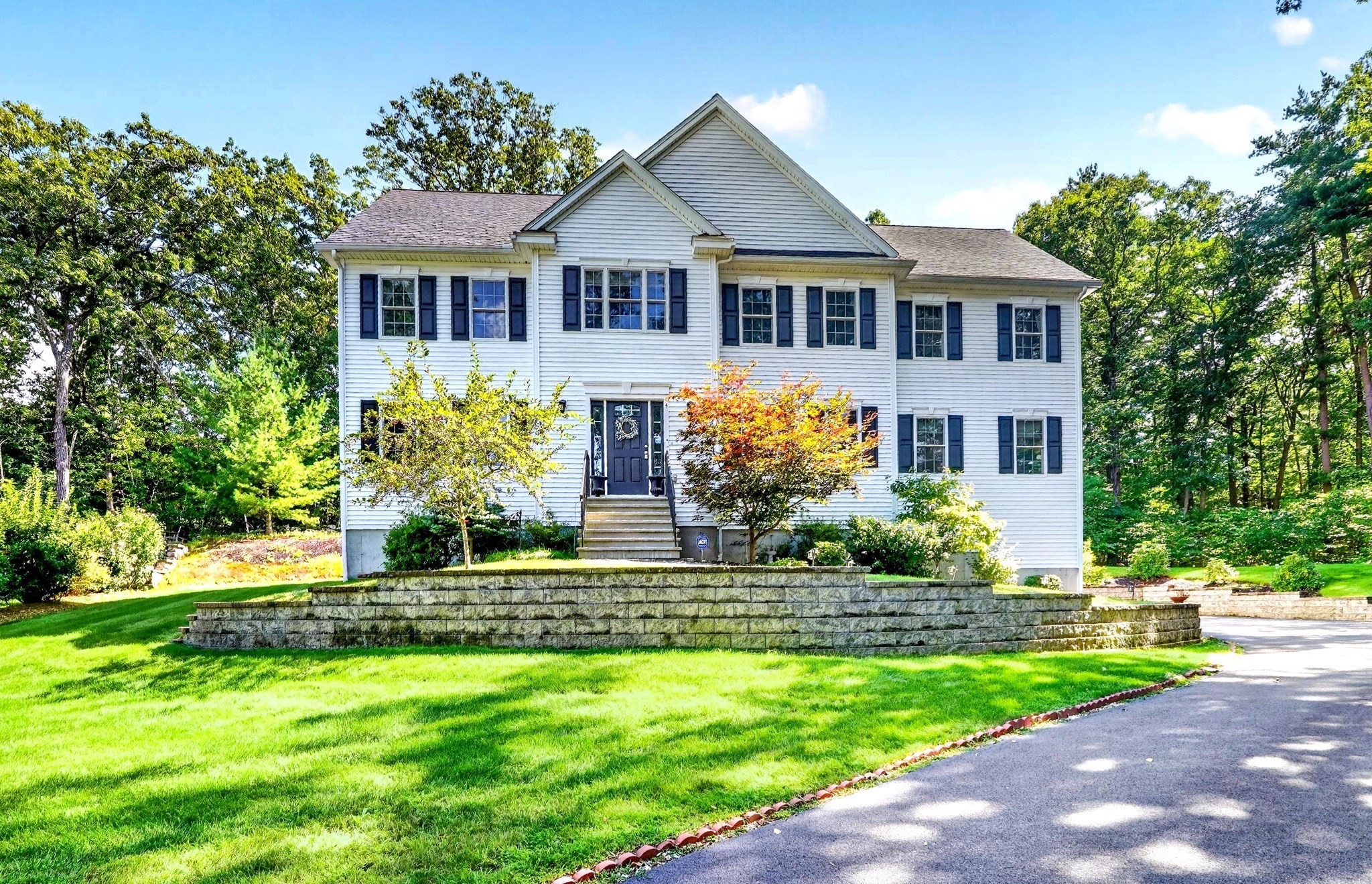 4 Murray Hill Circle — photo