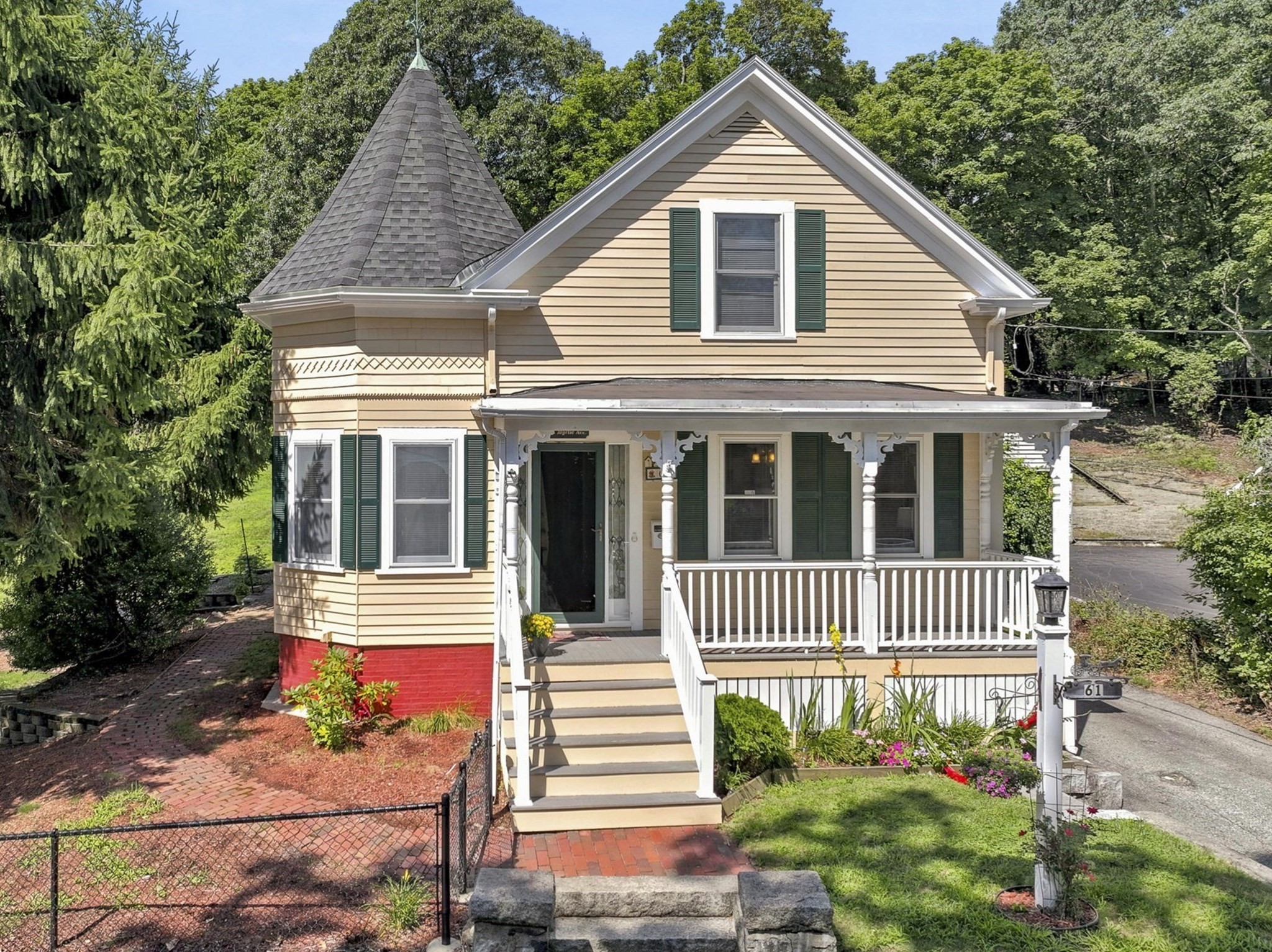 61 Myrtle Ave — photo