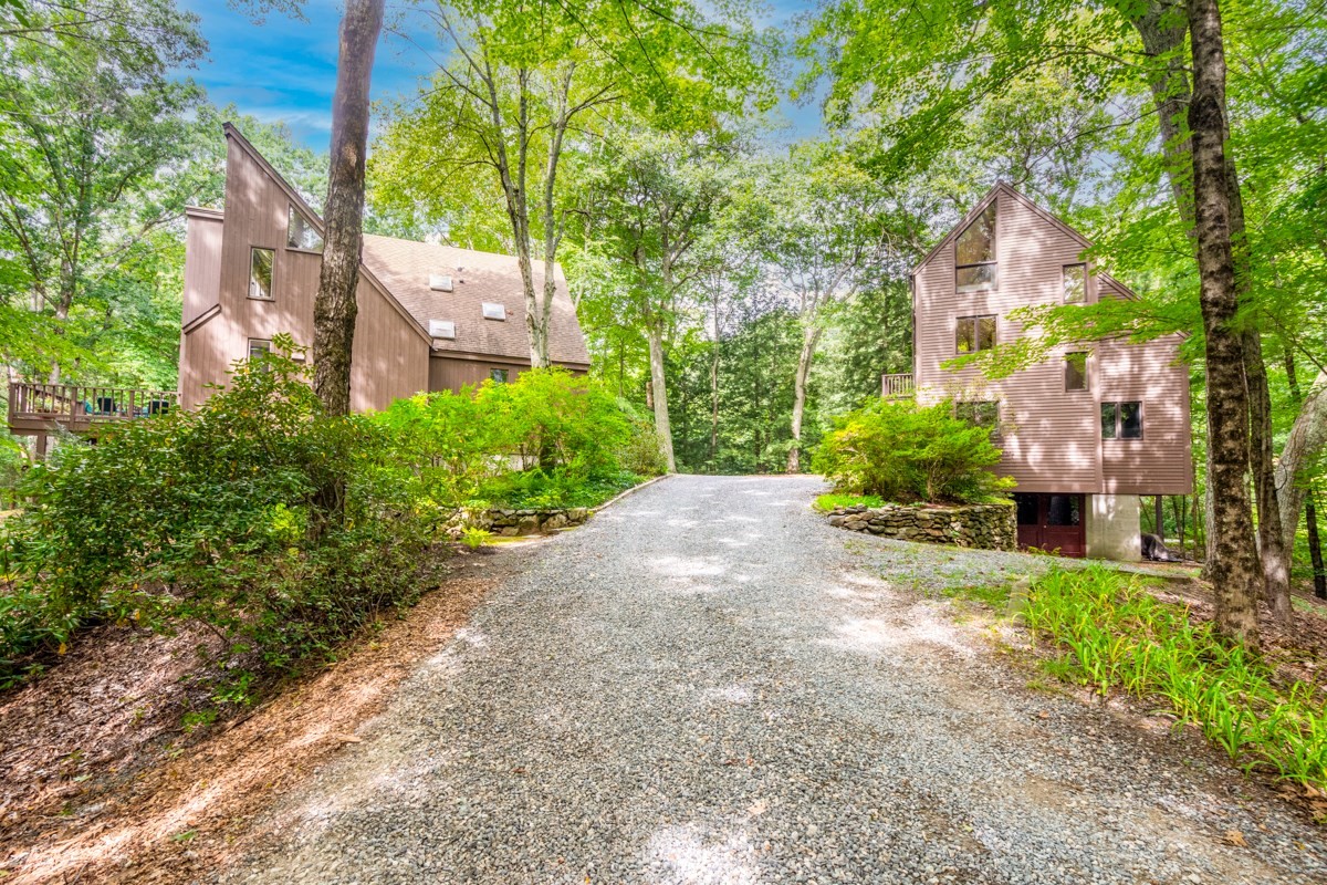 111 South Great Rd — photo