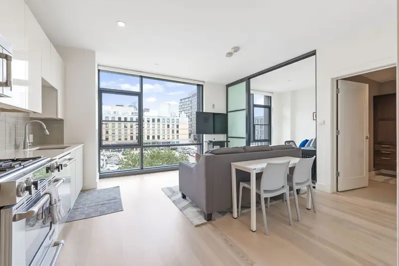 32 Traveler St #411 — photo