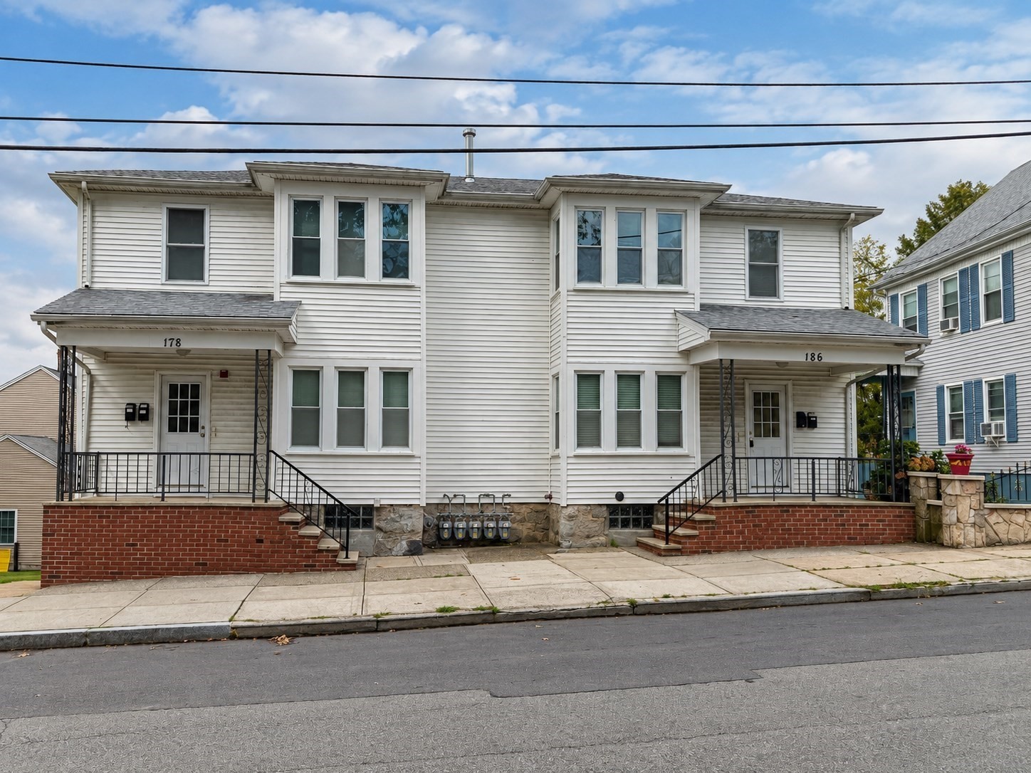 186 Hood #1E — photo