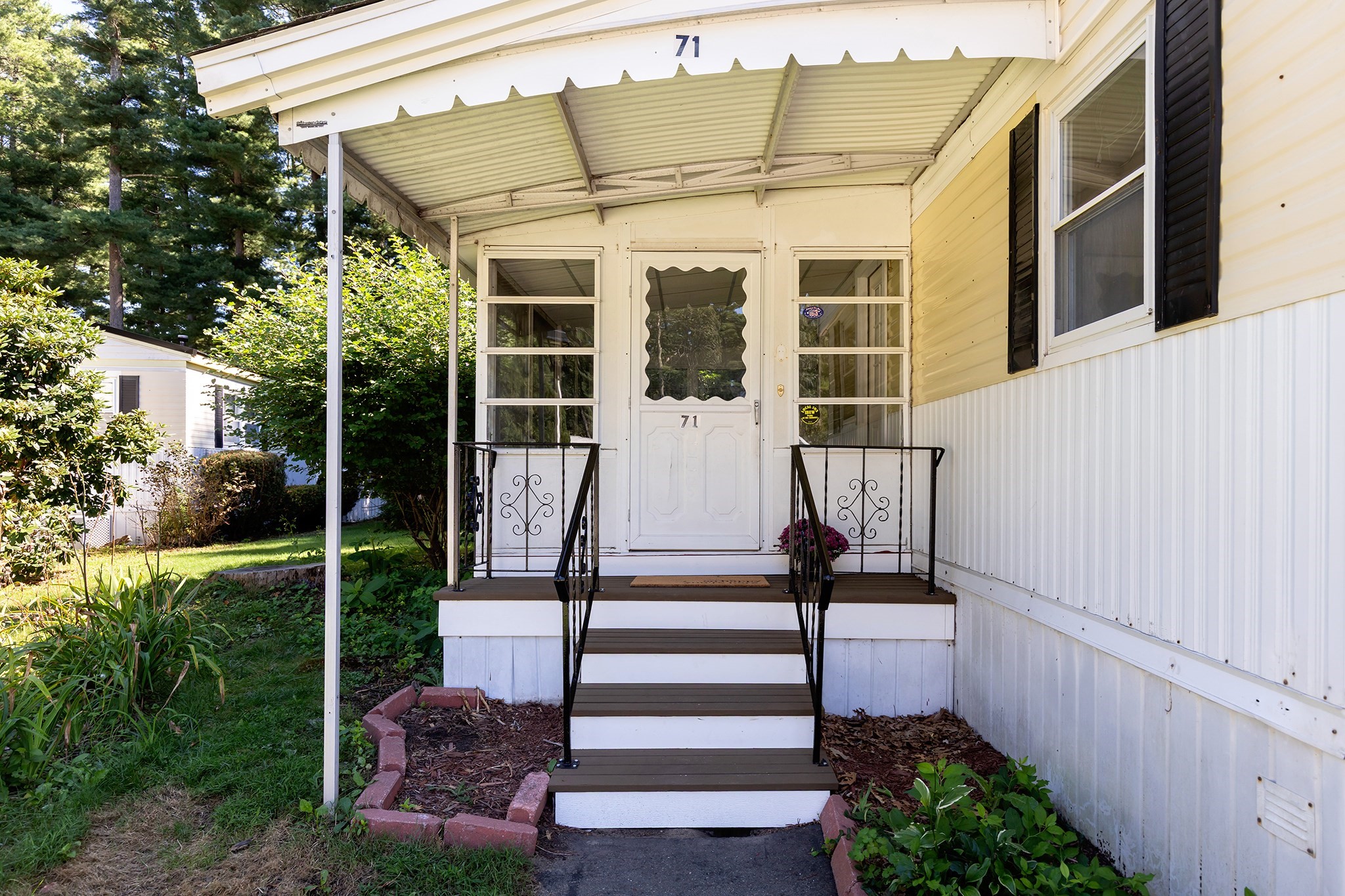 71 Maplewood Dr — photo