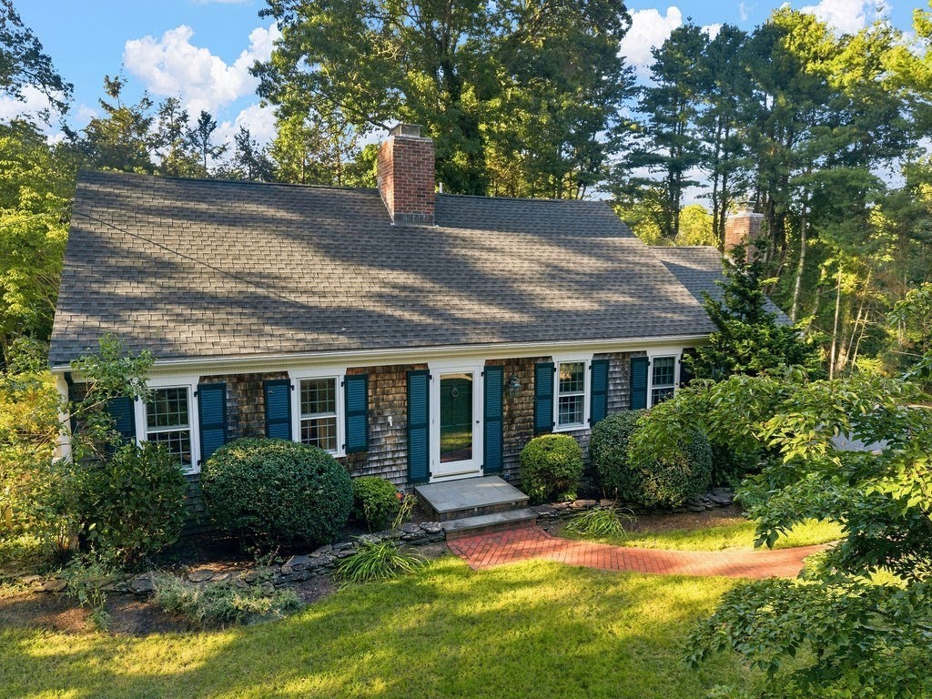 8 Lebaron Way — photo