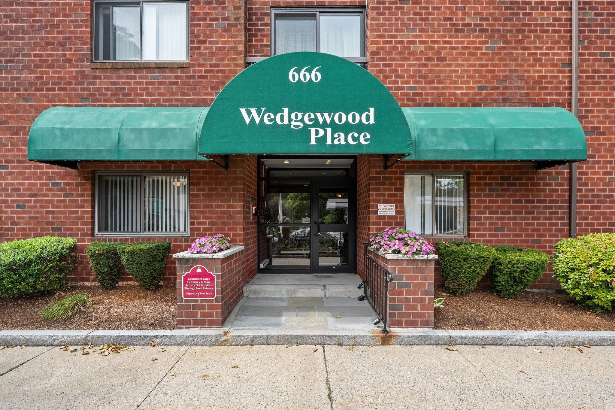 666 Main St #310 — photo