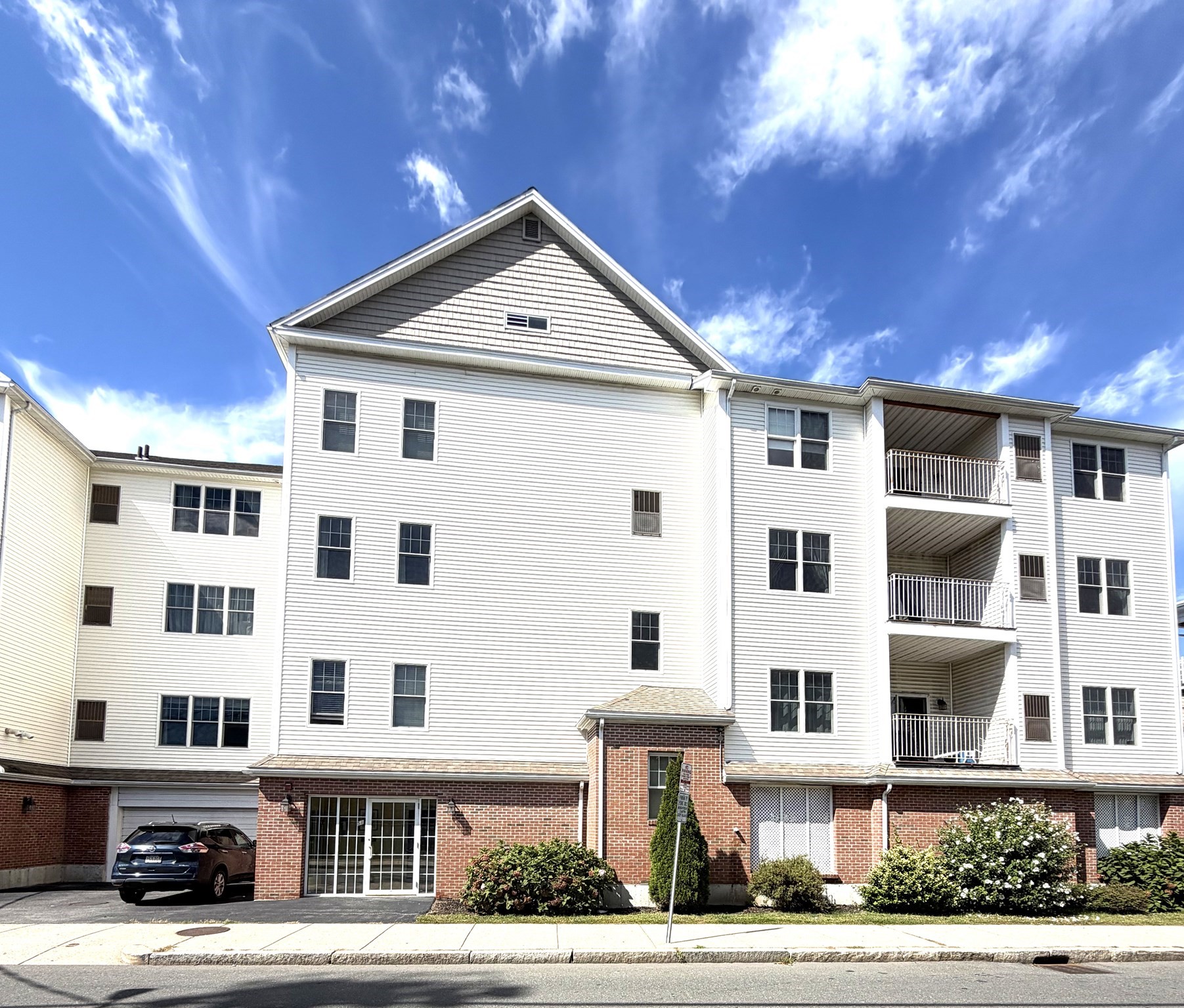 51 Pearl St #206 — photo