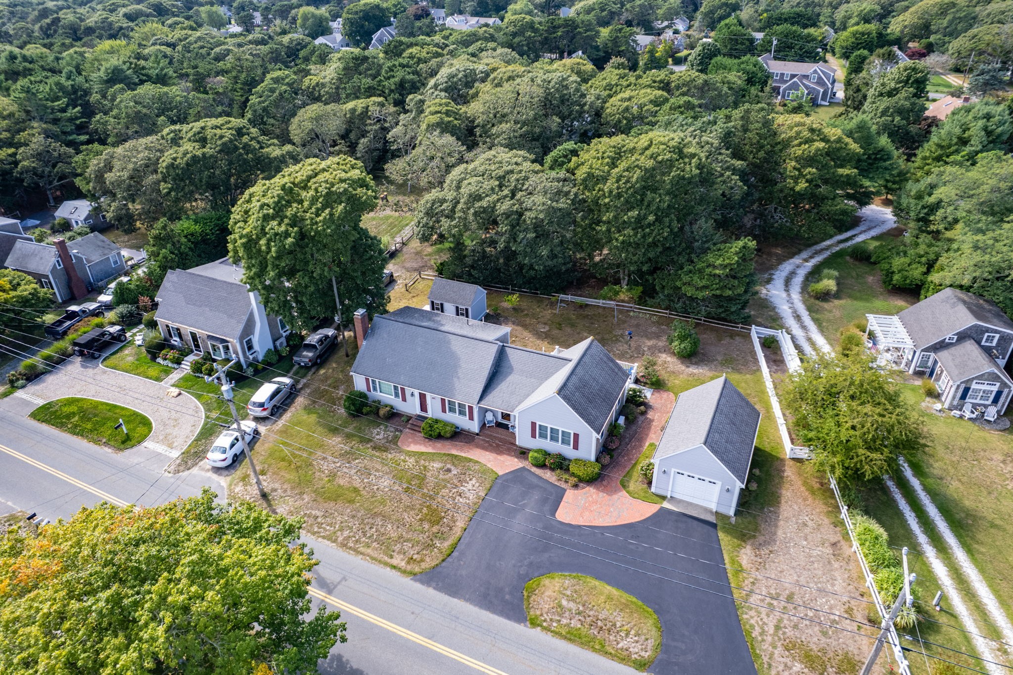 122 Forest Beach Rd — photo