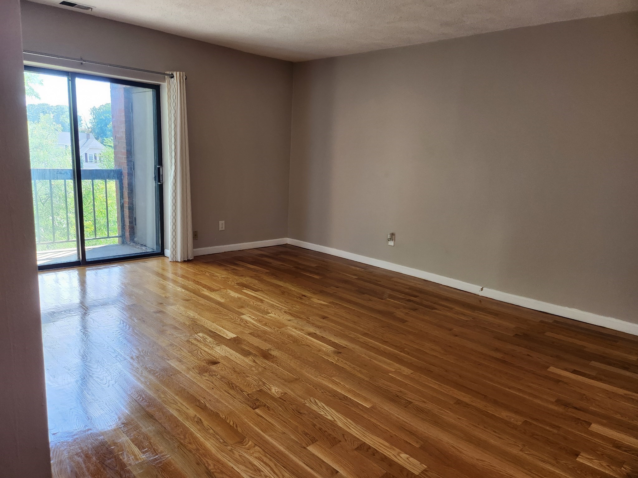 123 Elm St #D11 — photo