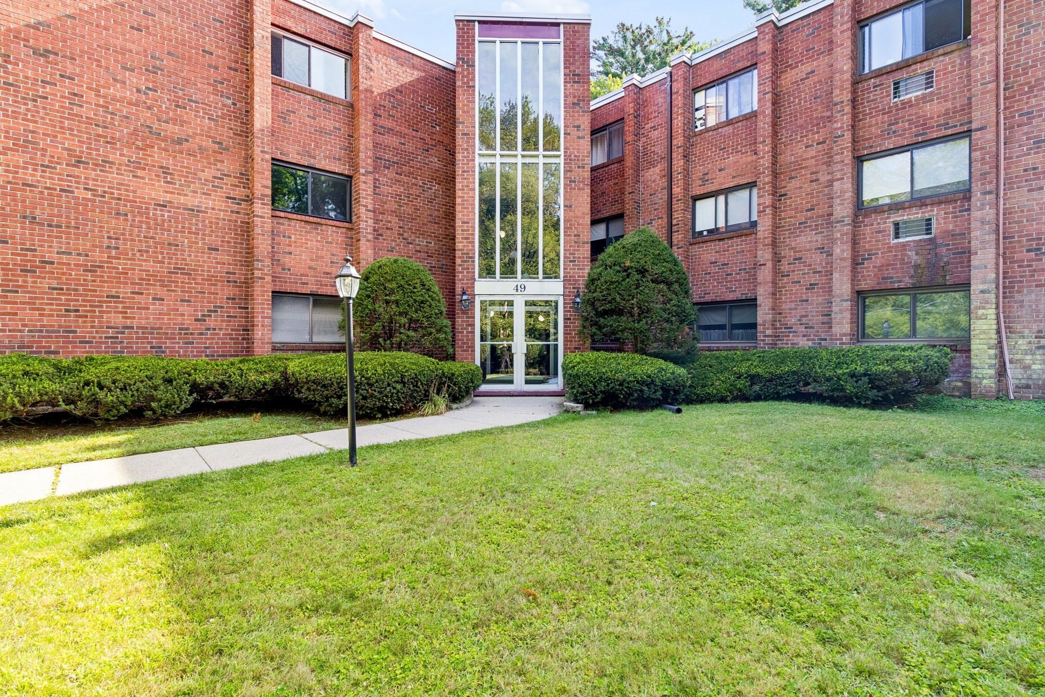 49 Windsor Dr #301 — photo