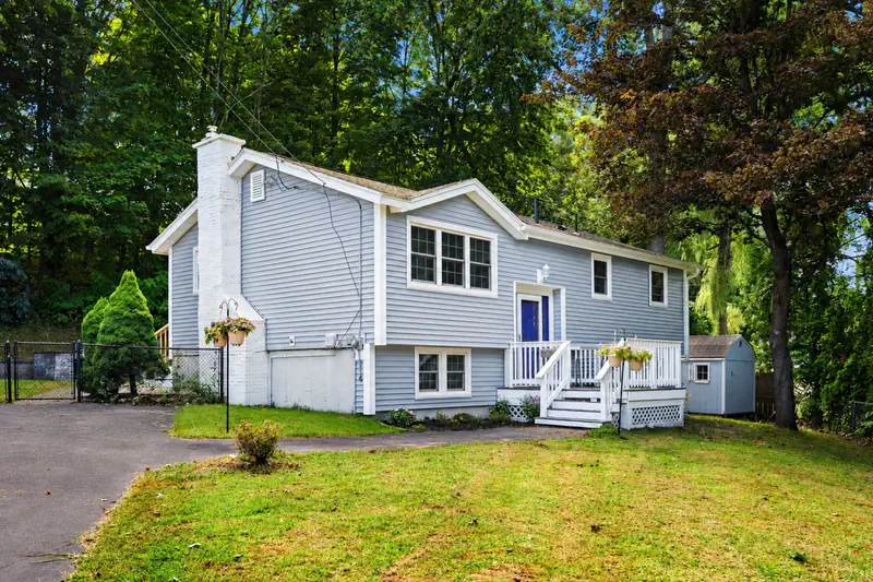 15 Sharyn Circle — photo