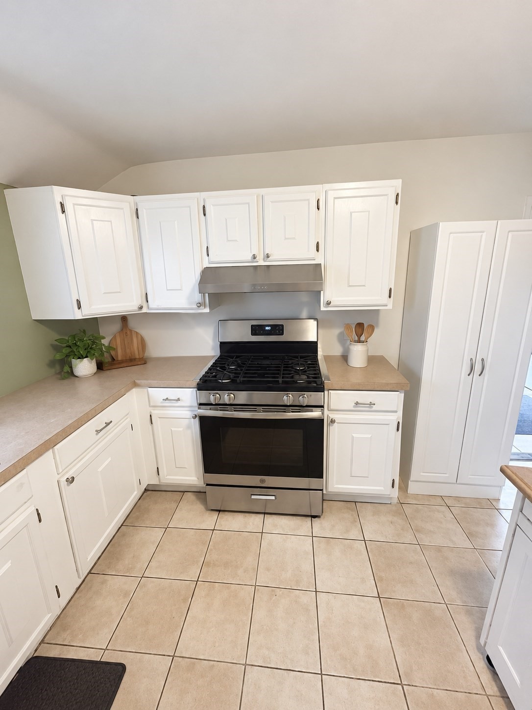 72 School — photo