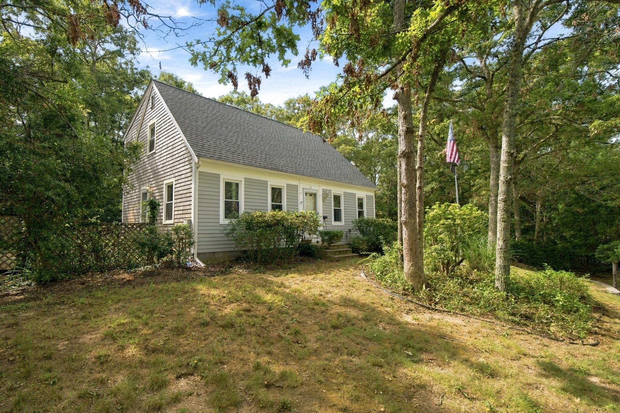 16 Gunters Ln — photo