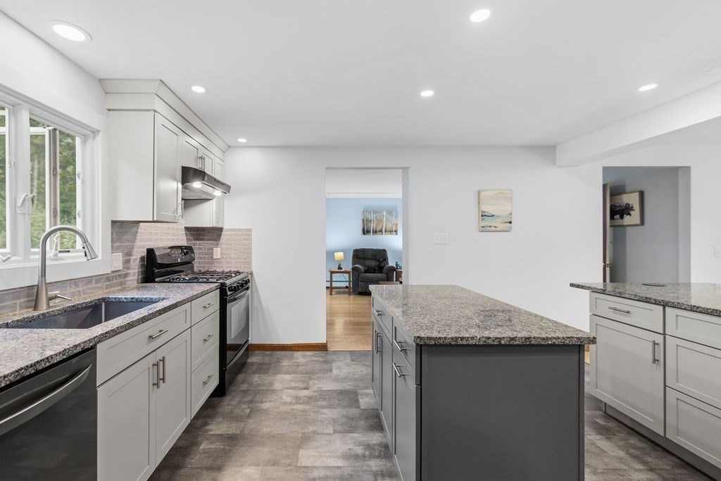 33 Woodland Road, Rochester, MA 02770 — photo 3
