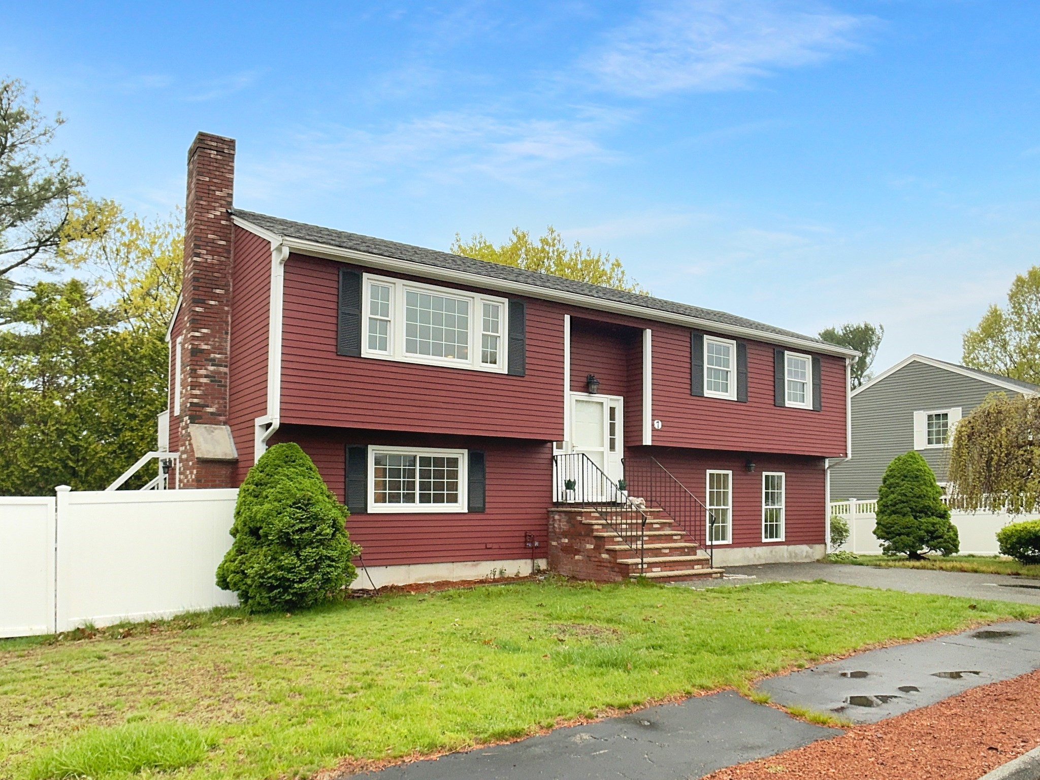7 Nirvana Dr — photo