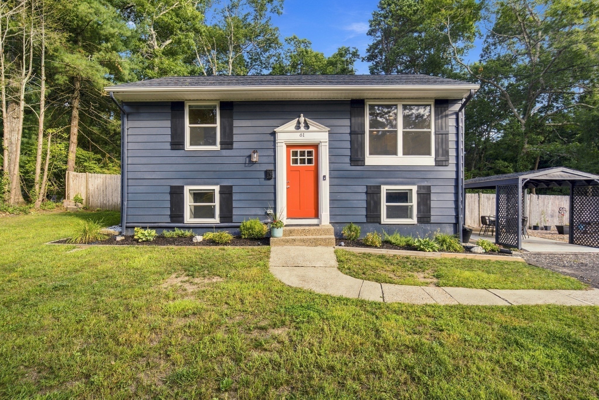61 Esta Road — photo