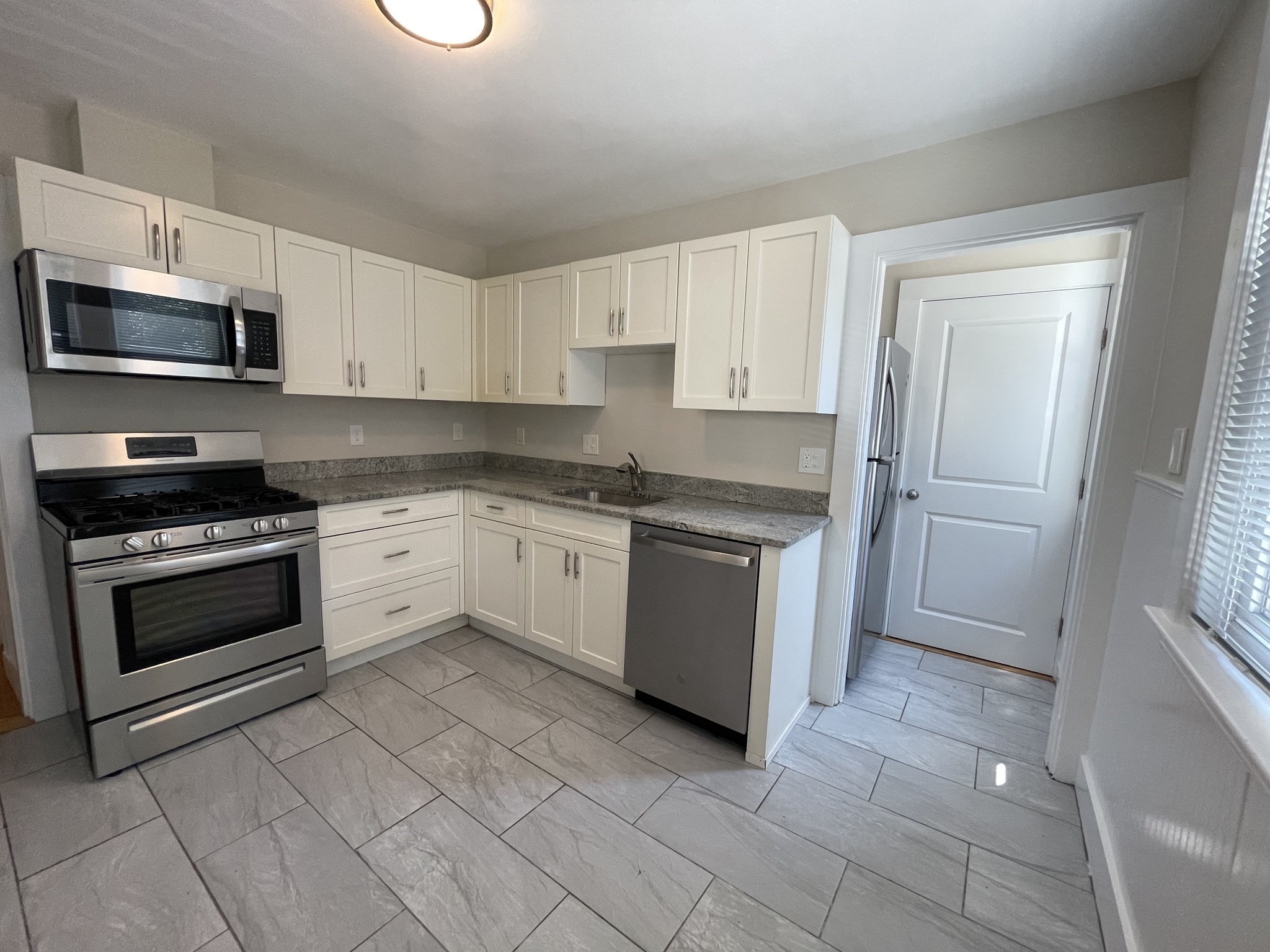 547 Hyde Park Ave #1 — photo