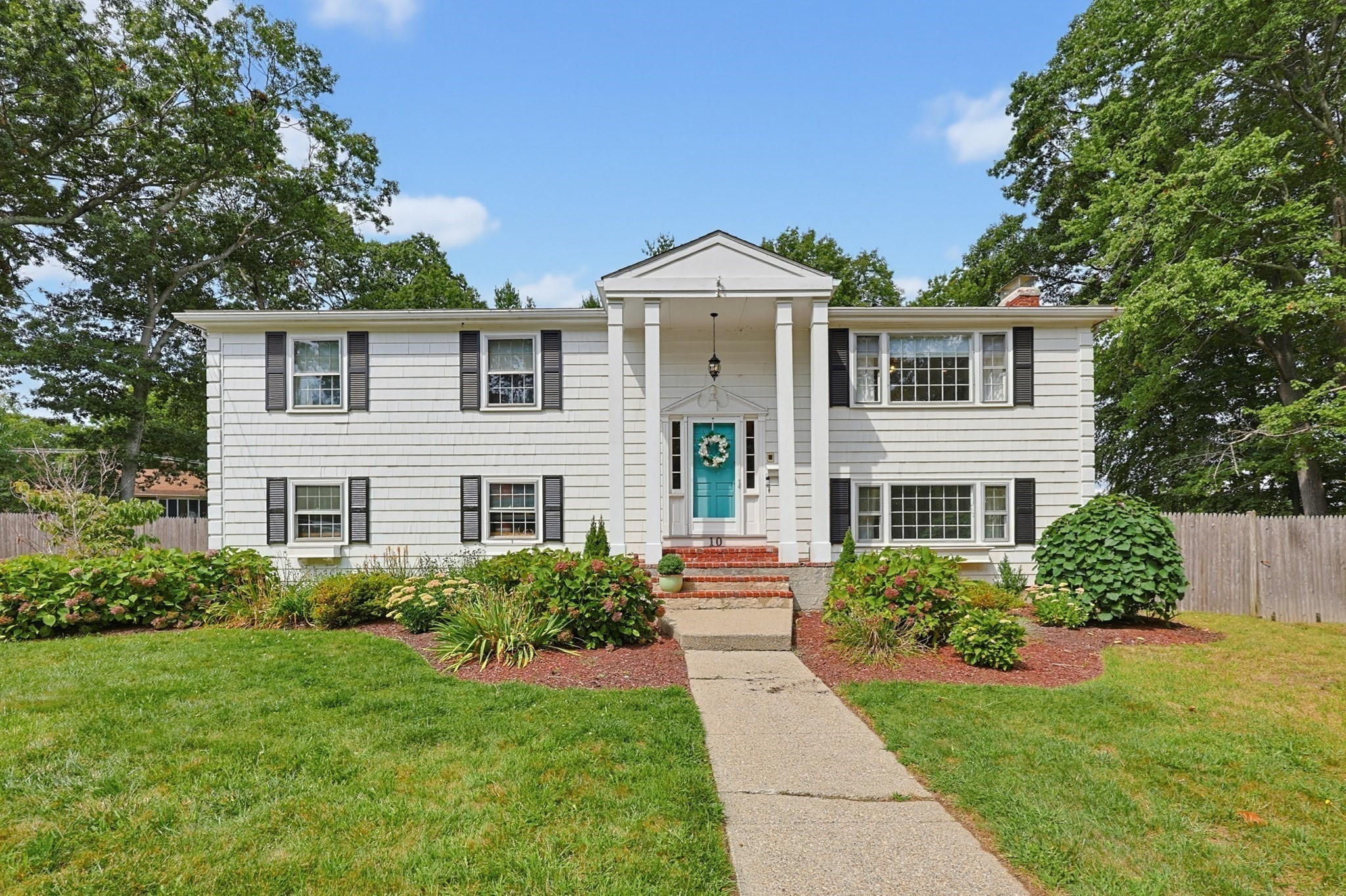 10 Howe Circle — photo