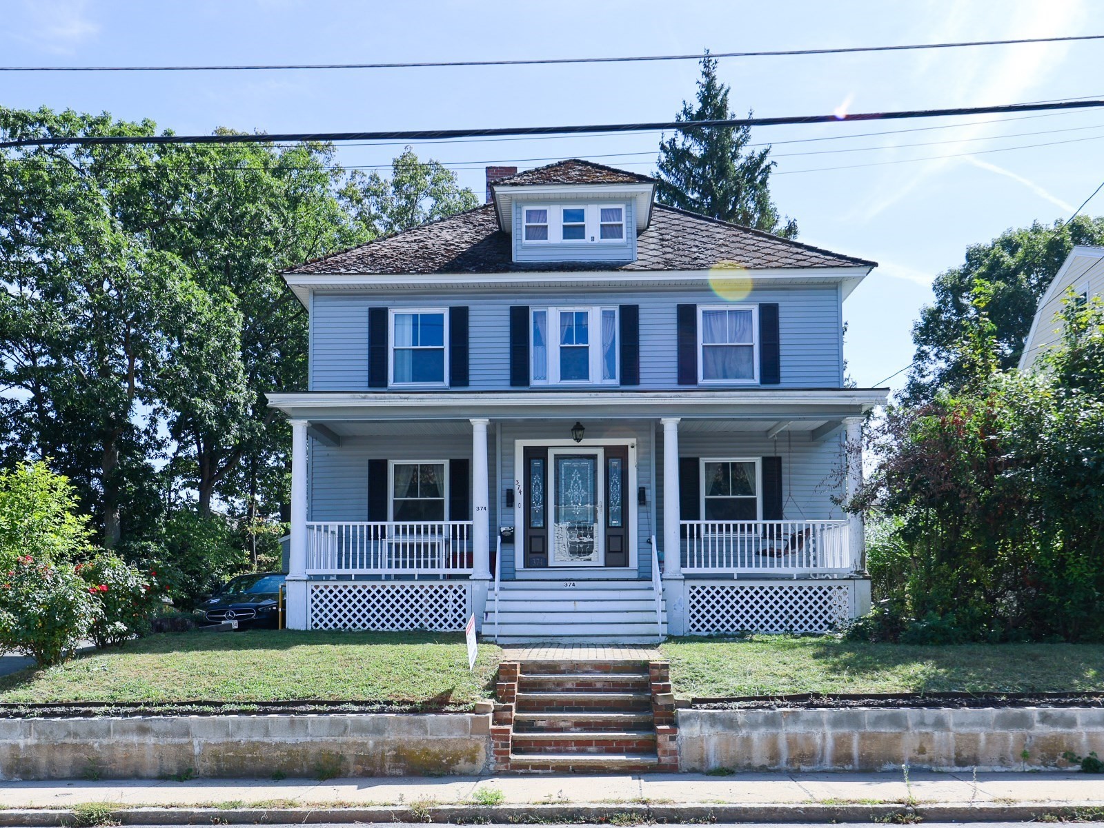 374 Pine St — photo
