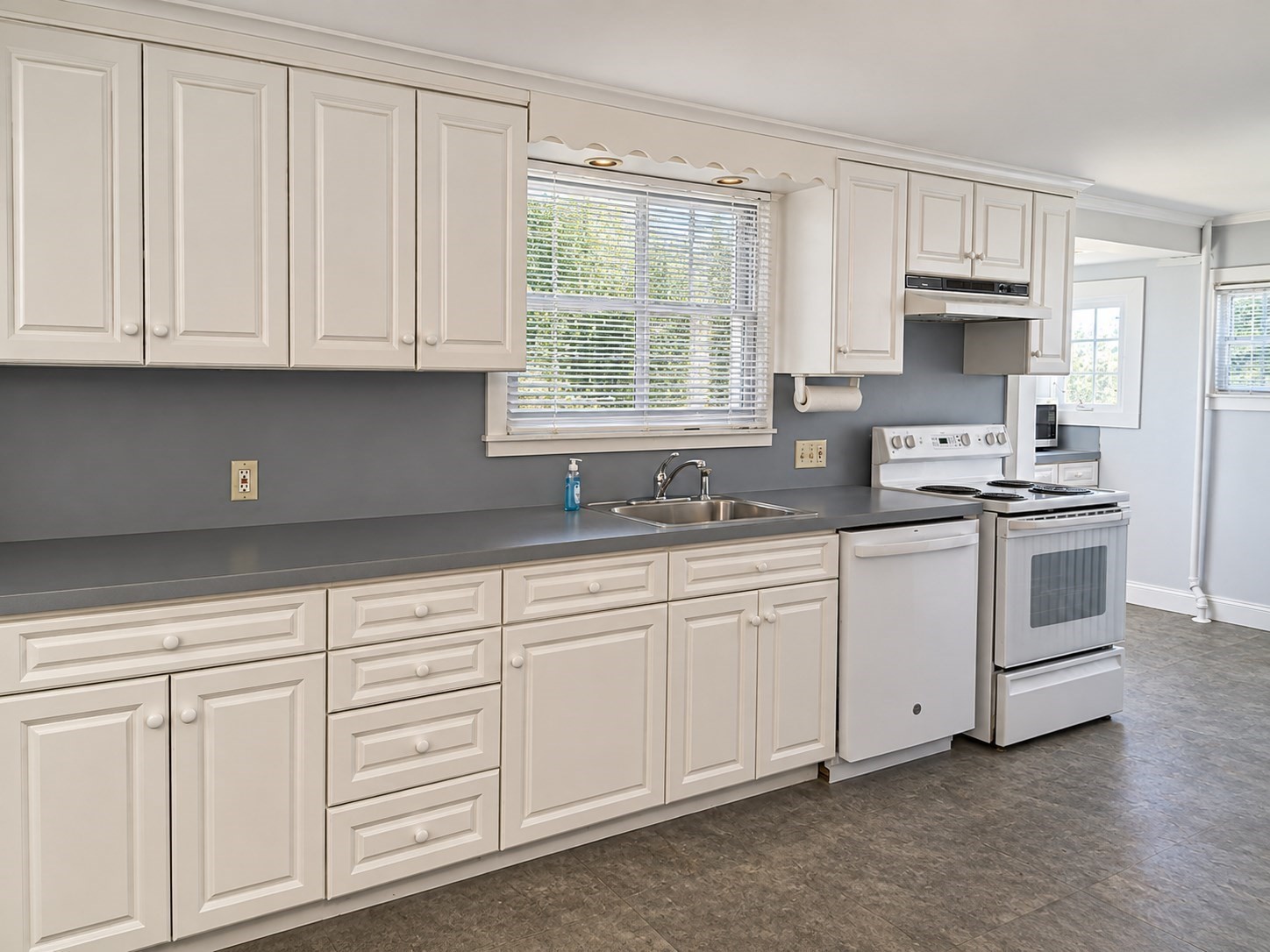 1575 Wilbraham Road, Springfield, MA 01119 — photo 2