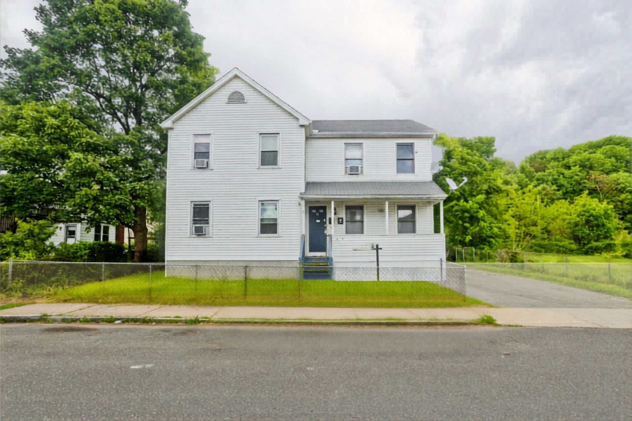 9-11 Richelieu Street, Springfield, MA 01105