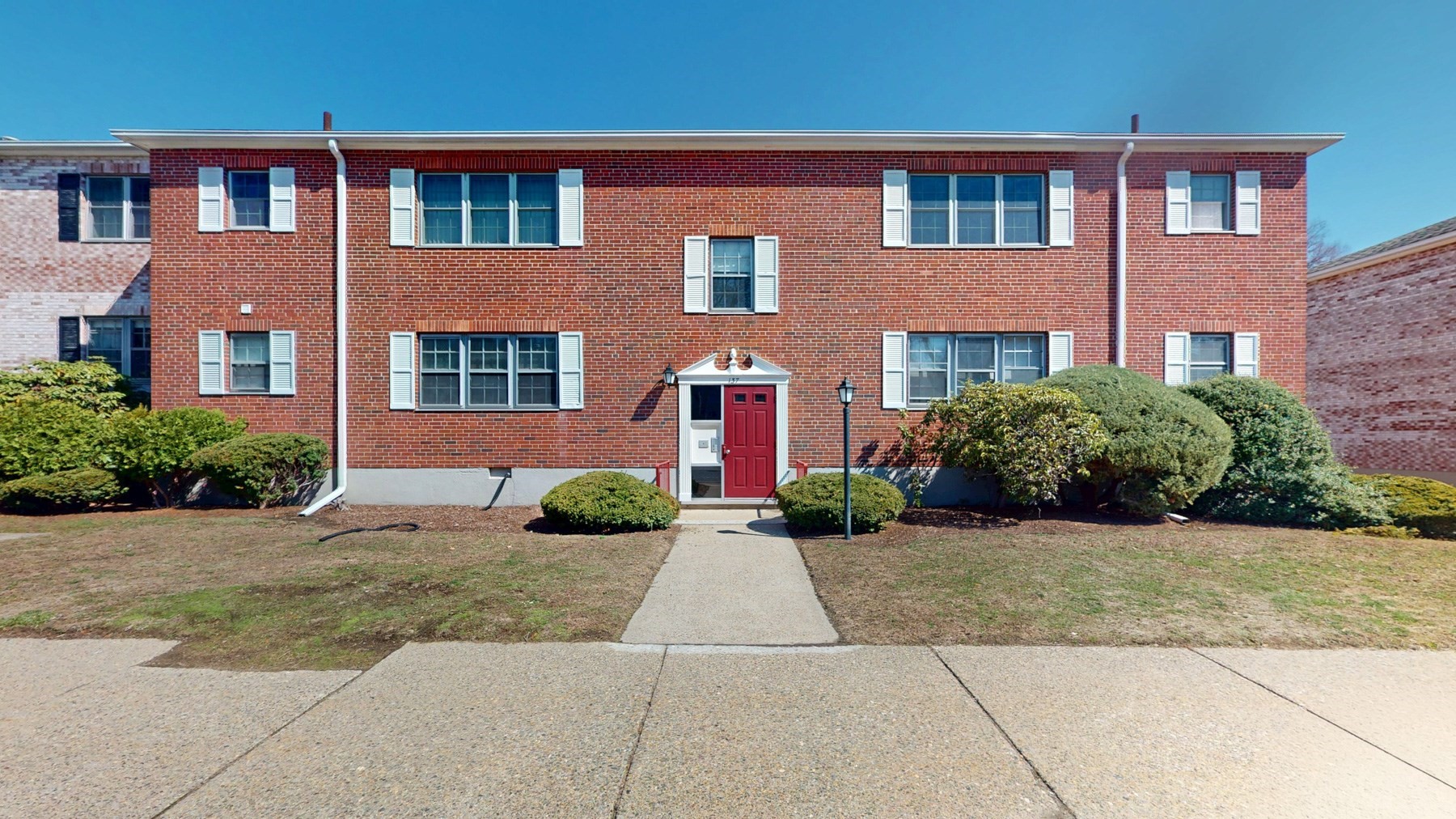 137 Lake Shore Rd #4 — photo