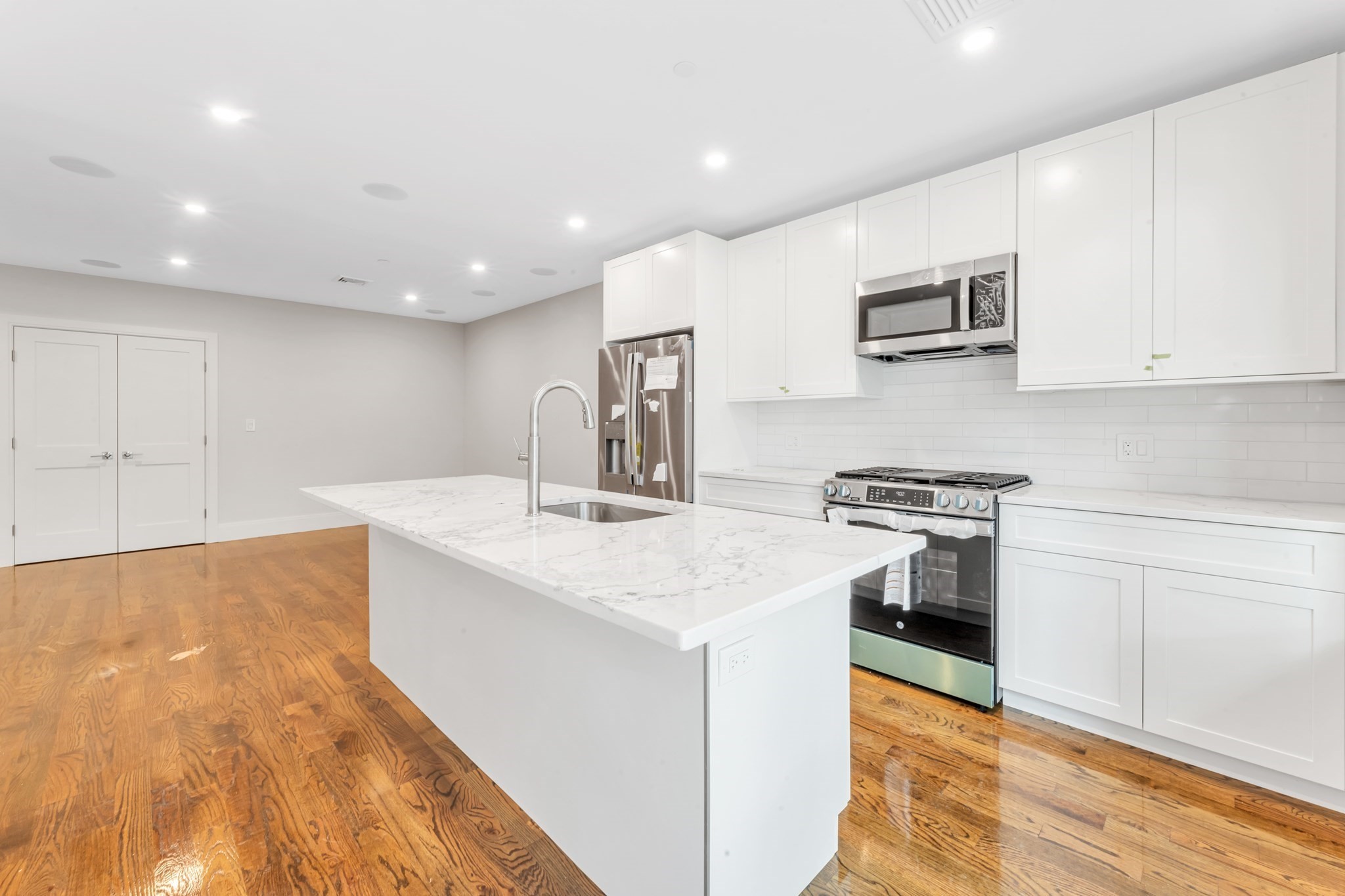 199 Havre St #6 — photo