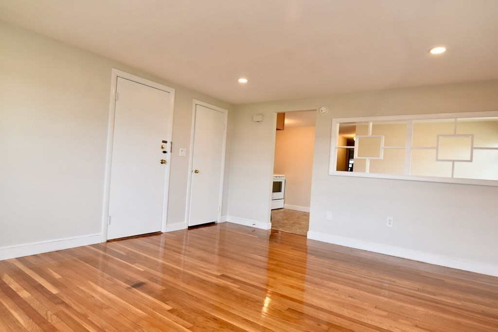 90 E Squantum #4 — photo