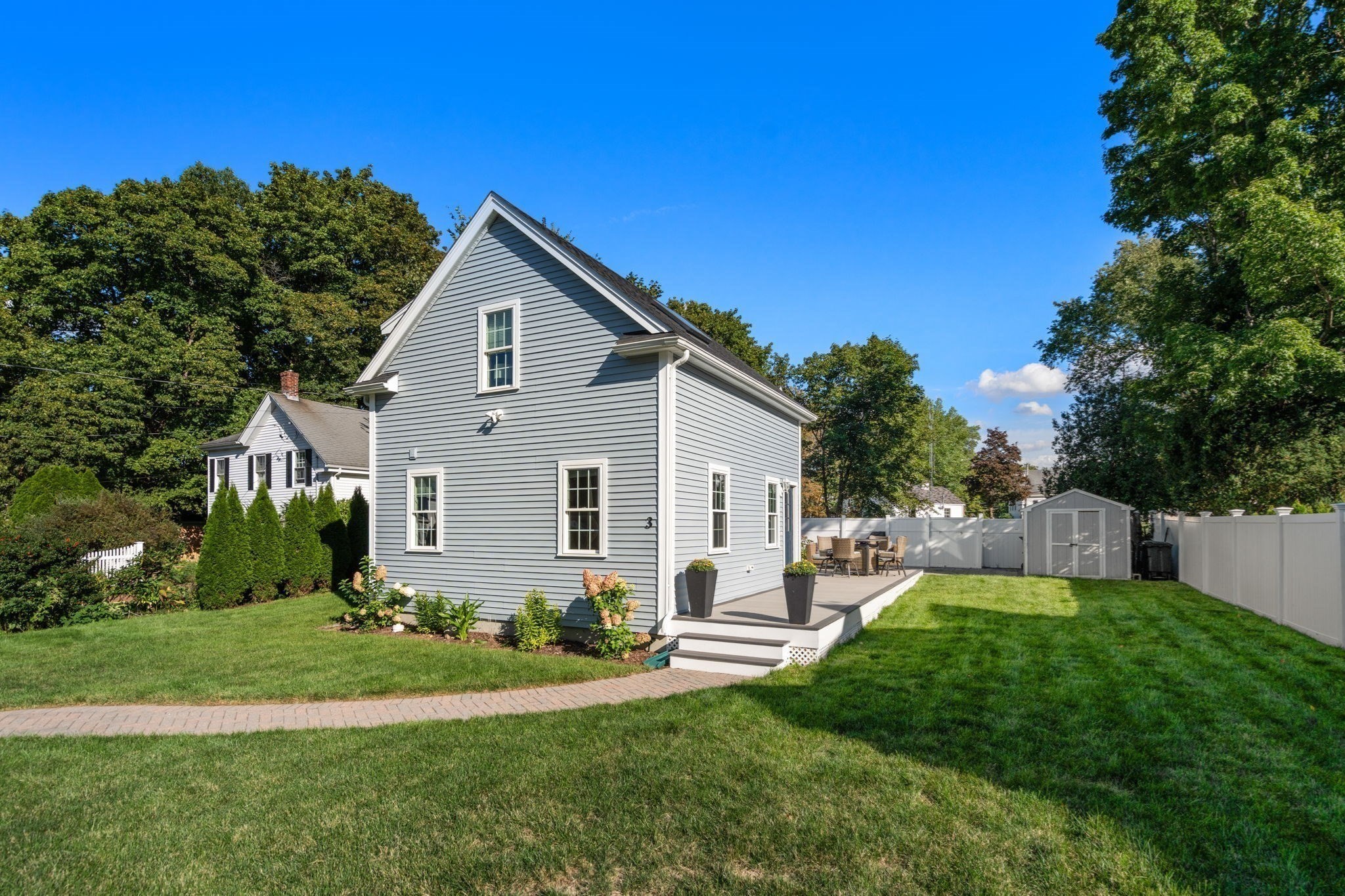 3 Broads Ave — photo