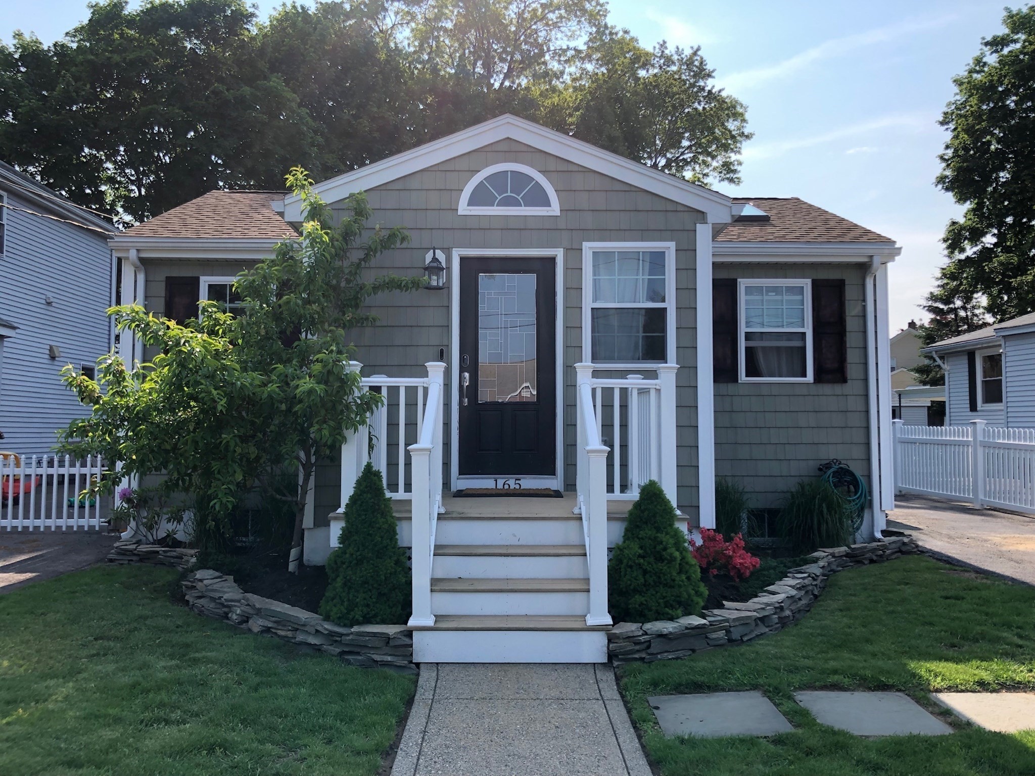 165 Albatross Rd — photo