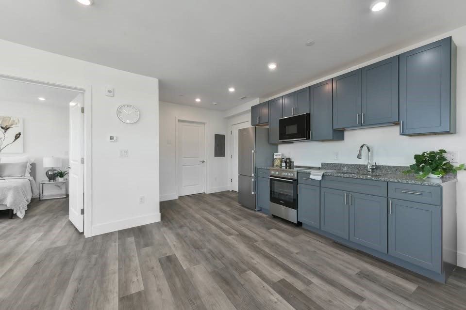 585 Essex St #416 — photo