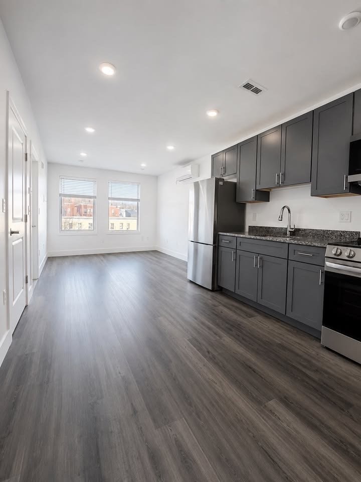 585 Essex St #510 — photo