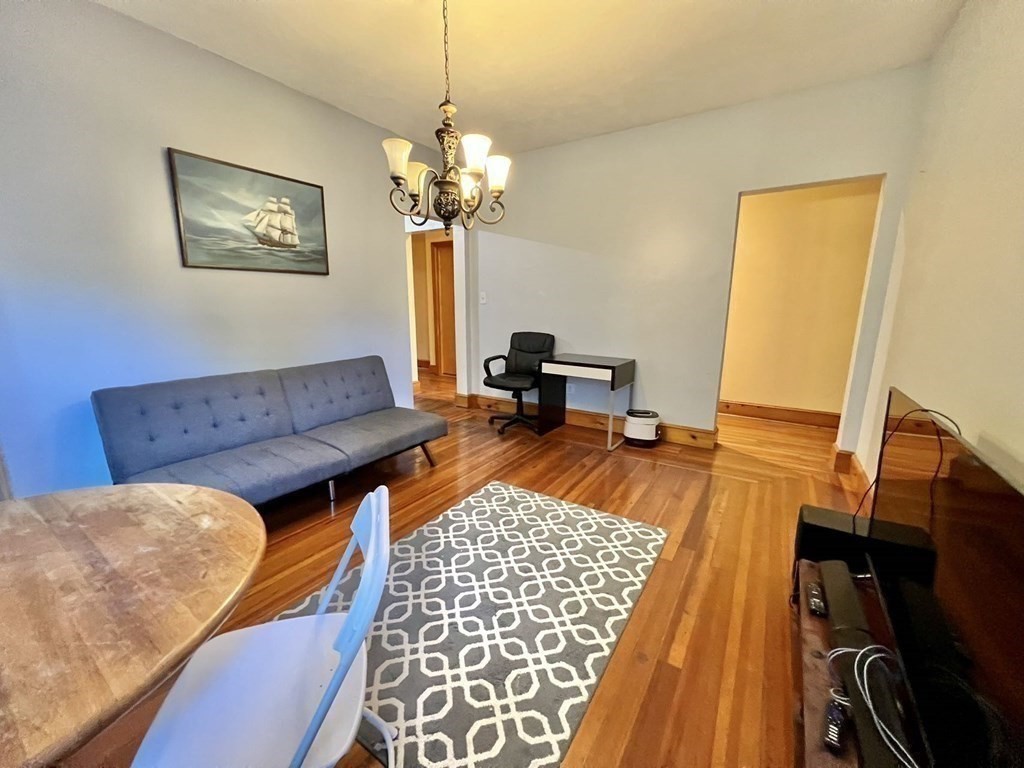 558 Washington St #1 — photo
