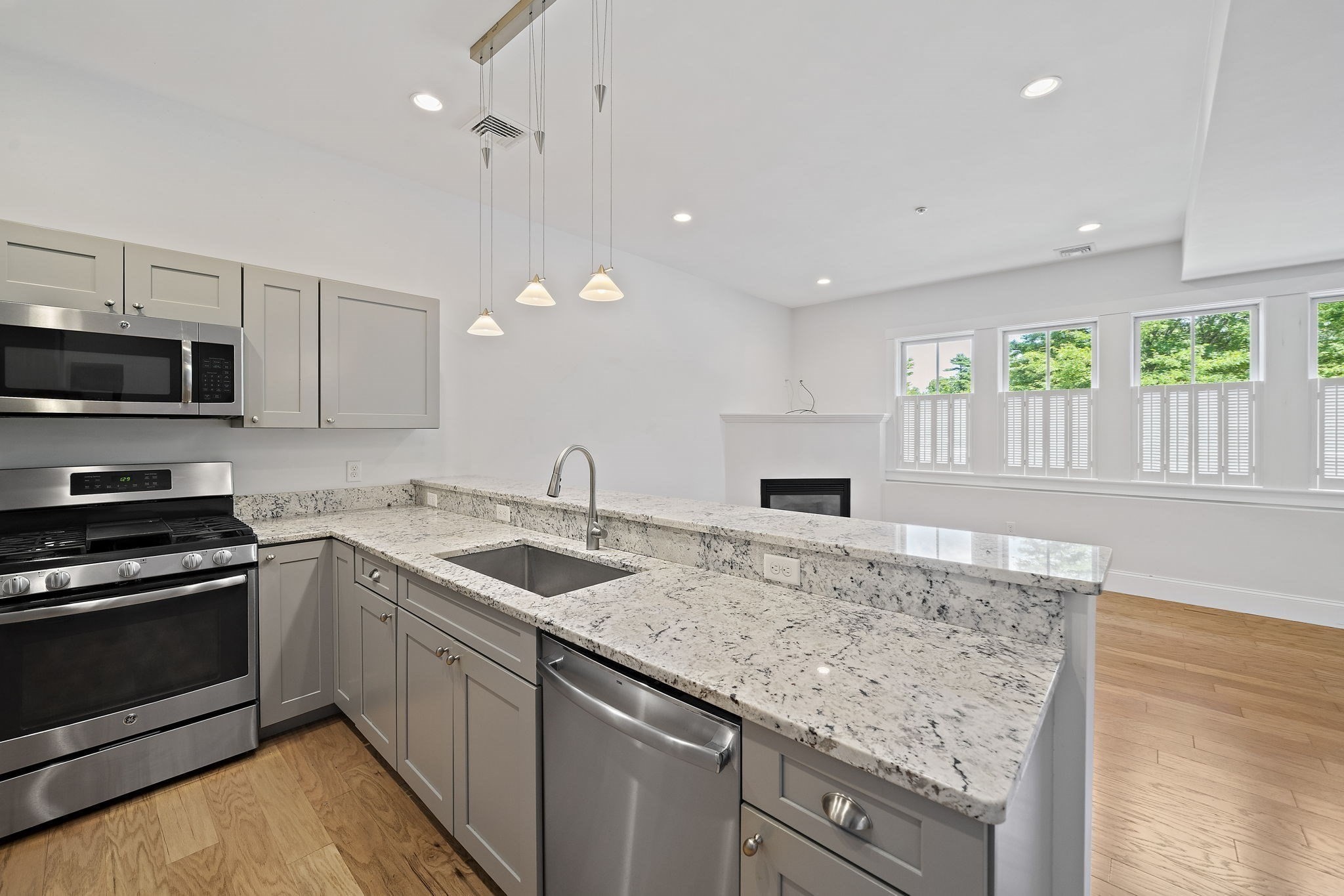 599 Washington St #12 — photo