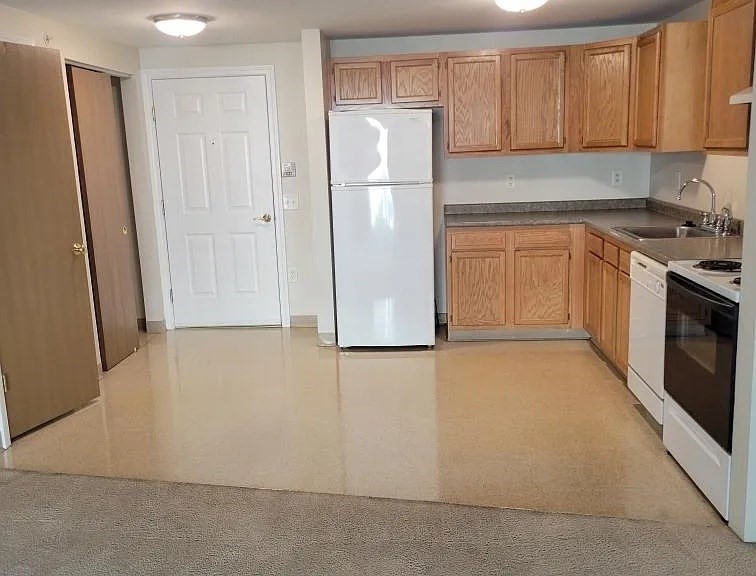 8 Greenleaf Drive #G — photo
