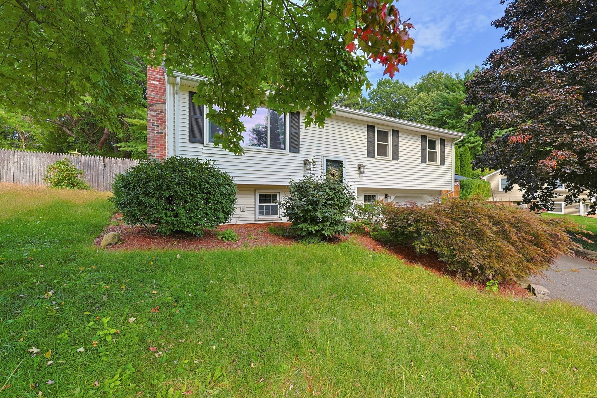 27 Country Club Dr — photo