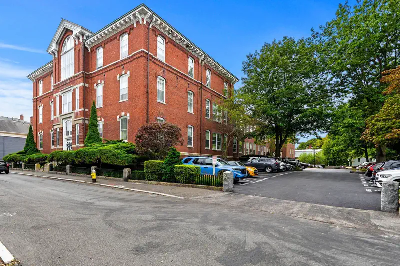 35 Flint St #205 — photo